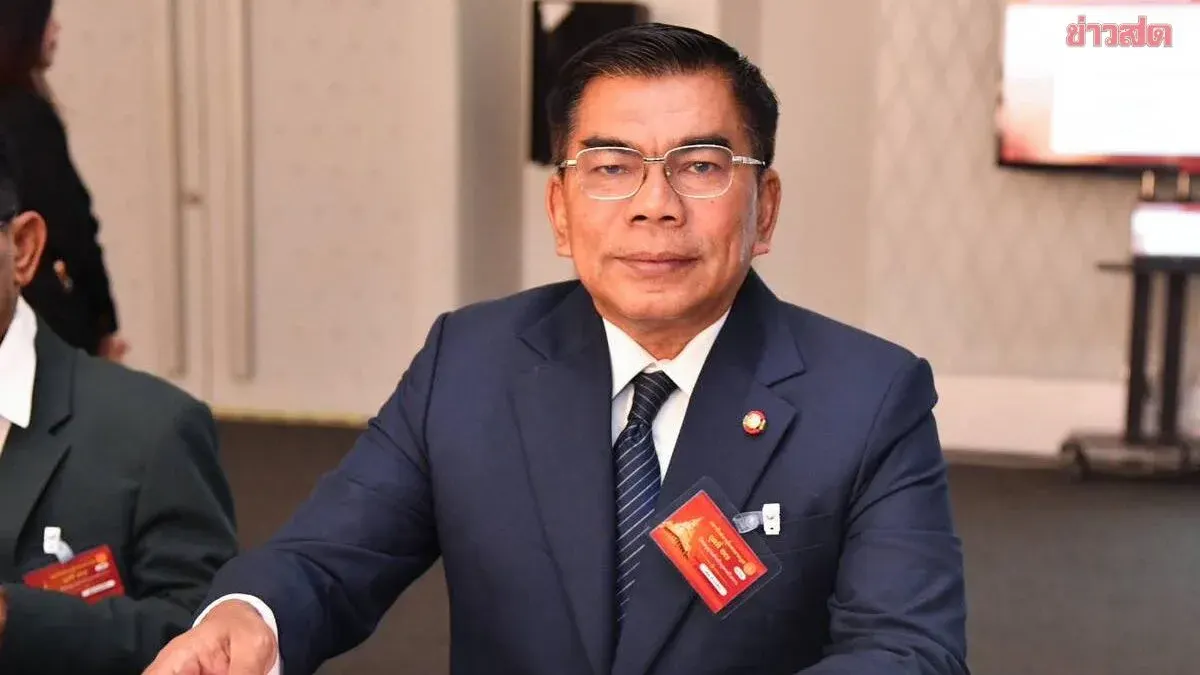 Lawyers for MP Kamomsak Prepare to File Complaint Against Three Police Units, Alleging 'Big Yellow' Ordered Confiscation of Mobile Phone Evidence