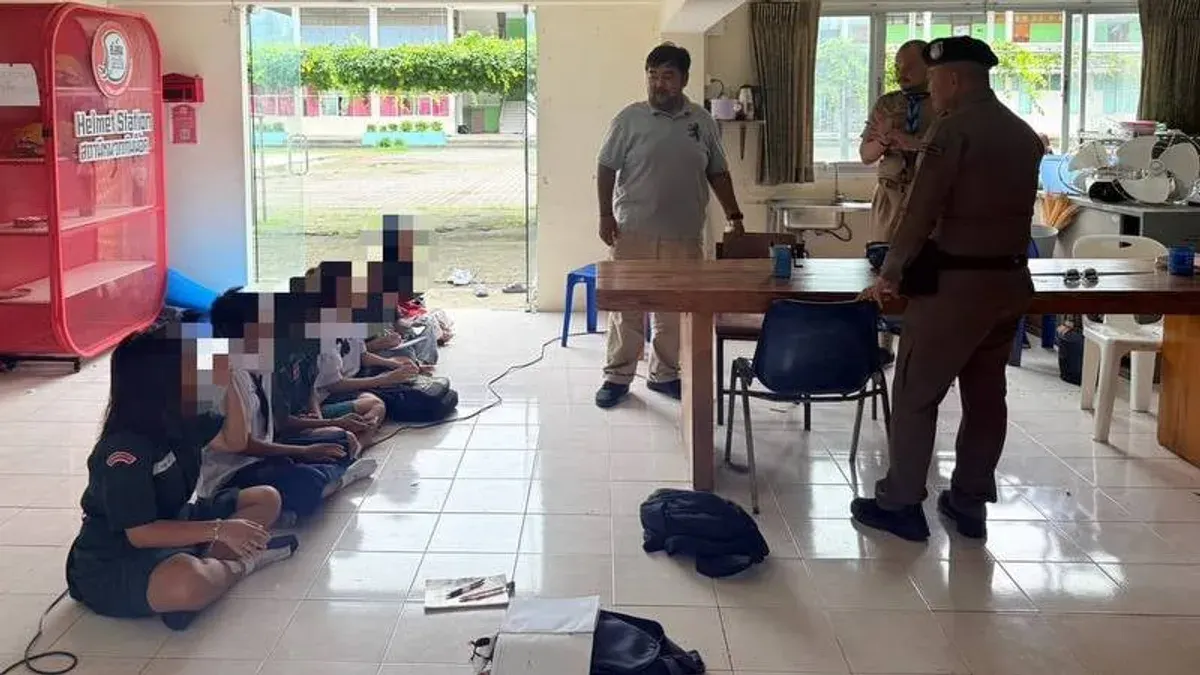 Police Probe School Fight After Assault Video Spreads