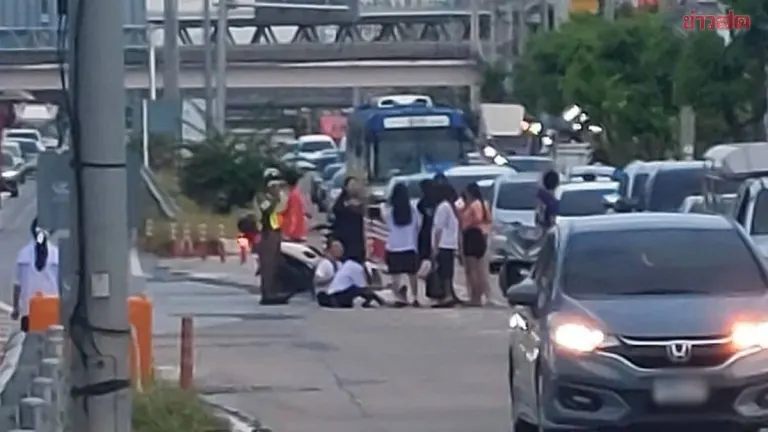 Nonthaburi Minibus Driver Charged After Girl Falls, Sustains Injuries
