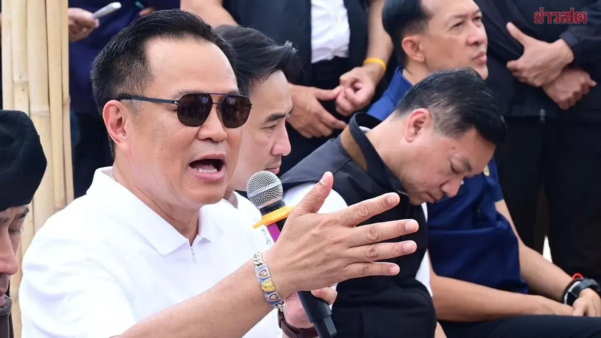 Anutin Cracks Down on Gangsters Illegally Renting Public Beach Land, Vows Tough Action