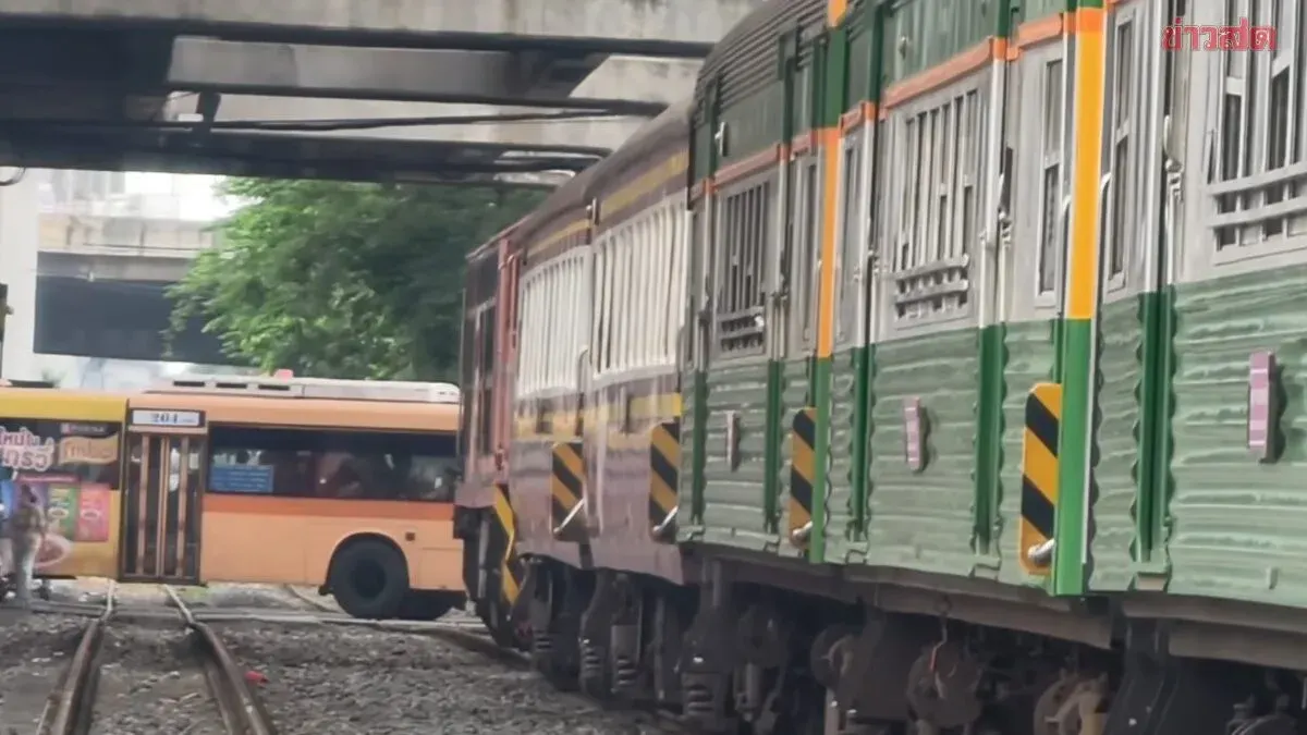 Bangkok Bus Driver Penalized After Stalling on Railway Tracks