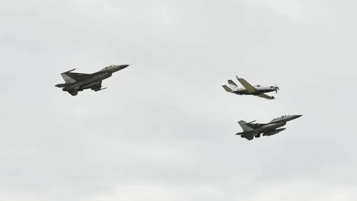 PM Anutin Visits Air Force Base in Escorted Fighter Jet Demo