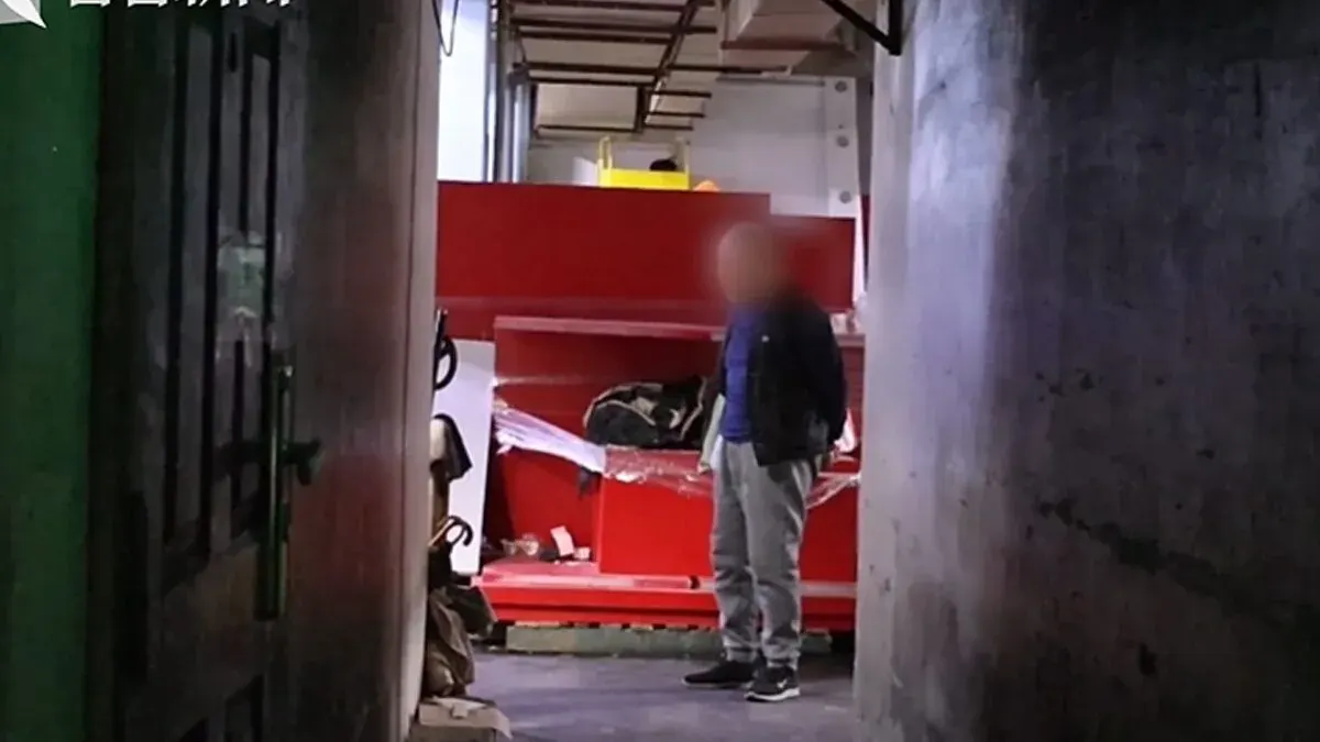Chinese Man with Home and Savings Chooses to Sleep Outside Supermarket for 10 Years—His Heartbreaking Reason Revealed