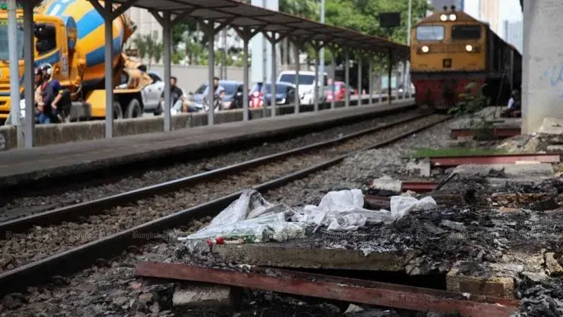 Collision train driver on drugs, unlicensed
