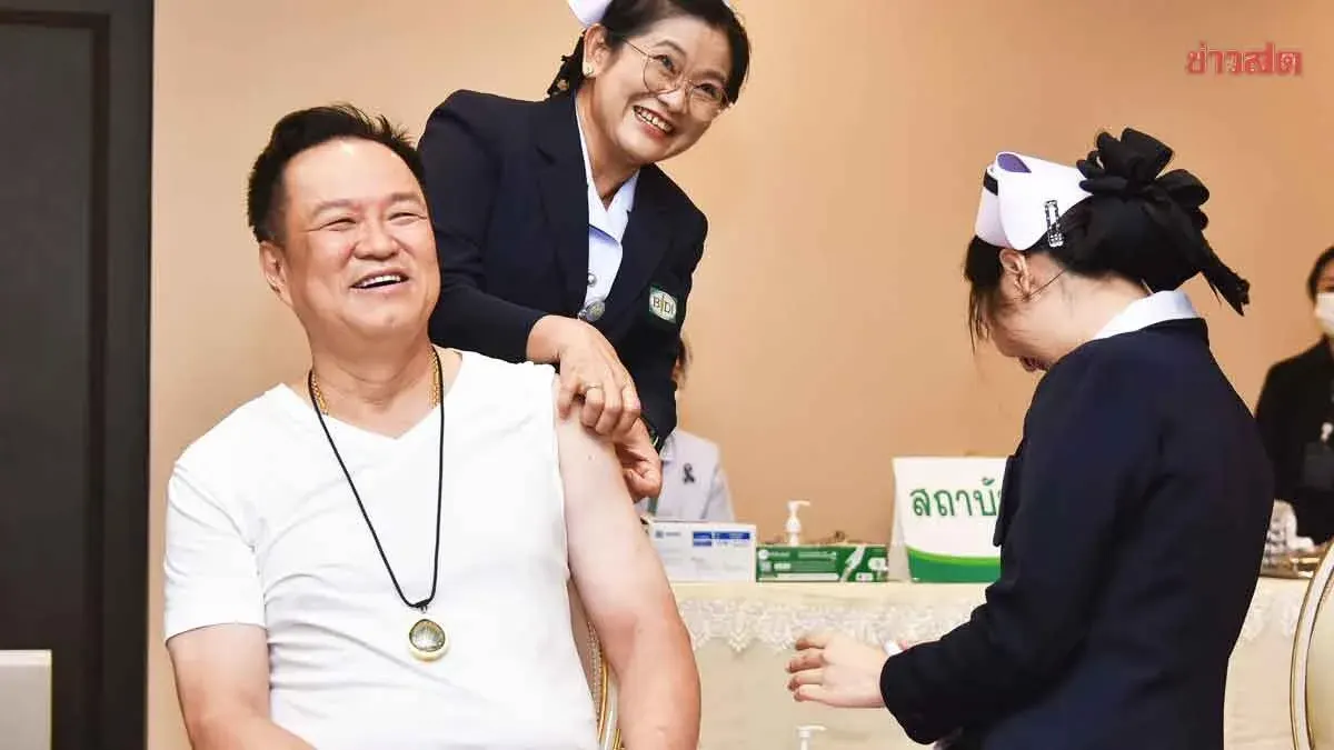 Anutin Receives Flu Vaccine as Government Accelerates Vaccination Programs and Digital Health Systems