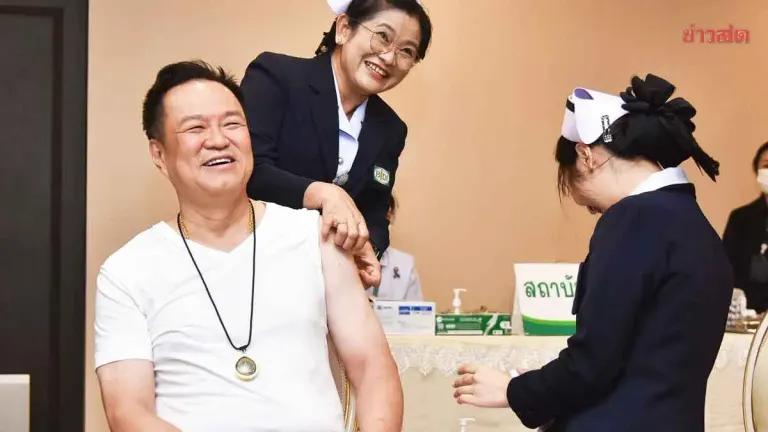 Anutin Receives Flu Vaccine as Government Accelerates Vaccination Programs and Digital Health Systems