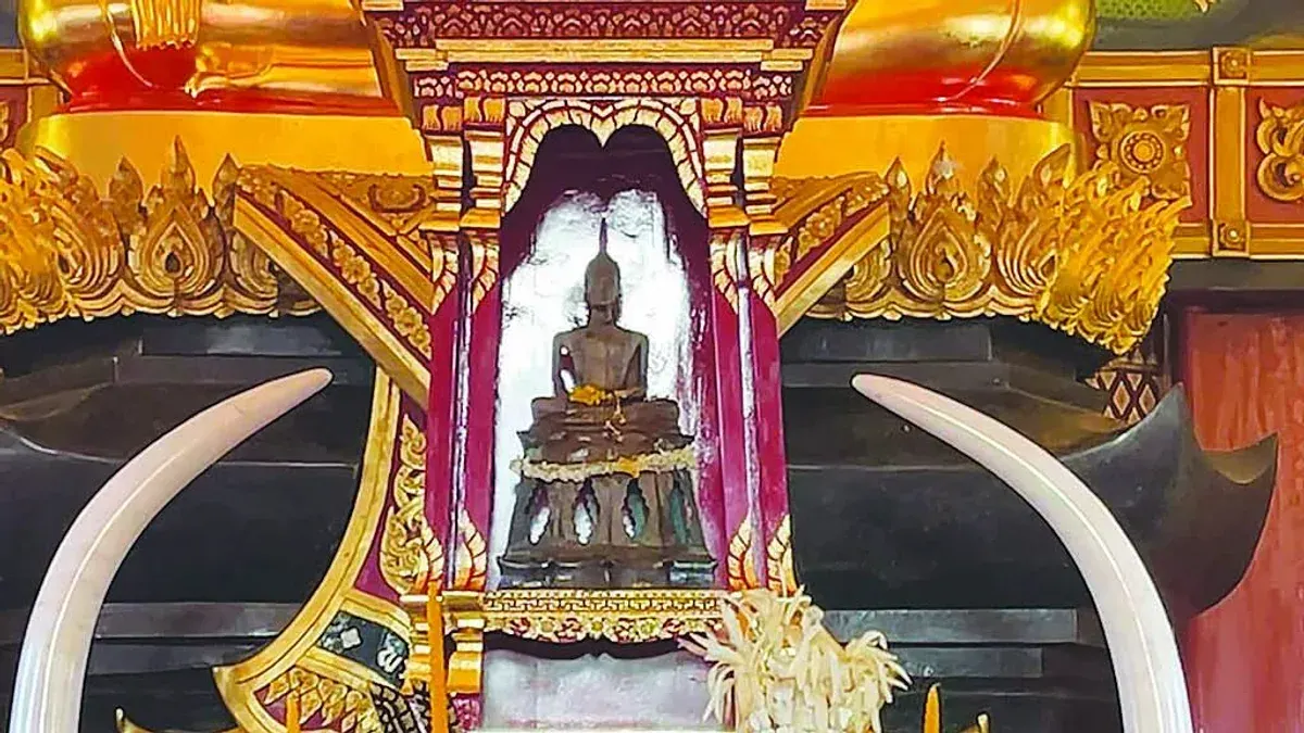 Khon Kaen Community Enshrines 400-Year-Old White Buddha