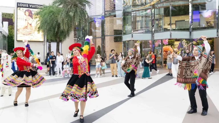 Peru Celebrates Independence Day with Dance Flashmob in Bangkok
