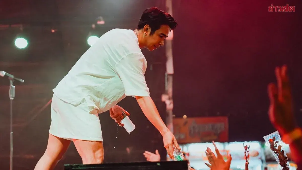 Khong Huai Rai Recounts Incident of Concert-Goer Cursing and Challenging Him to Fight After Warning Against Vaping During Performance