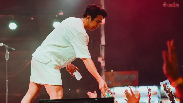 Khong Huai Rai Recounts Incident of Concert-Goer Cursing and Challenging Him to Fight After Warning Against Vaping During Performance