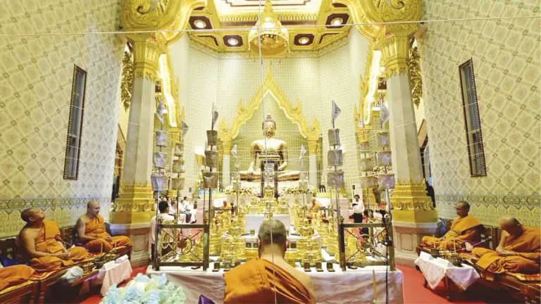 Fresh from the Temple – Wat Arun Welcomes Luang Pho Chaeng for Songkran Water Blessing Ceremony