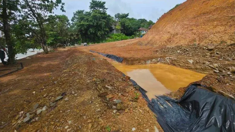Officials Stop Sediment Discharge Into Sea At Koh Siray
