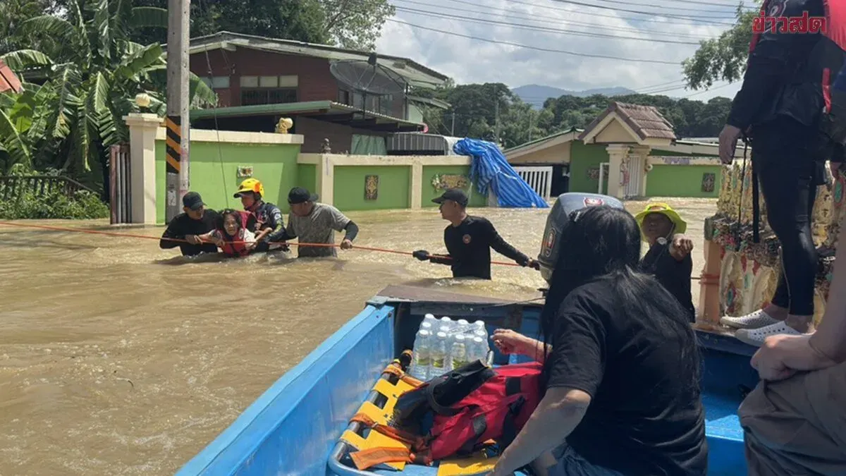 Floodwaters Surge in Sawang Aroon, Prompting Mass Evacuation