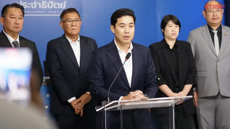 Democrat Party Accuses Bangkok Councilors of Proxy Voting