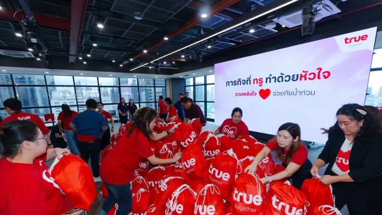 True Corp Volunteers Deliver Flood Relief Supplies to Bangkok Community