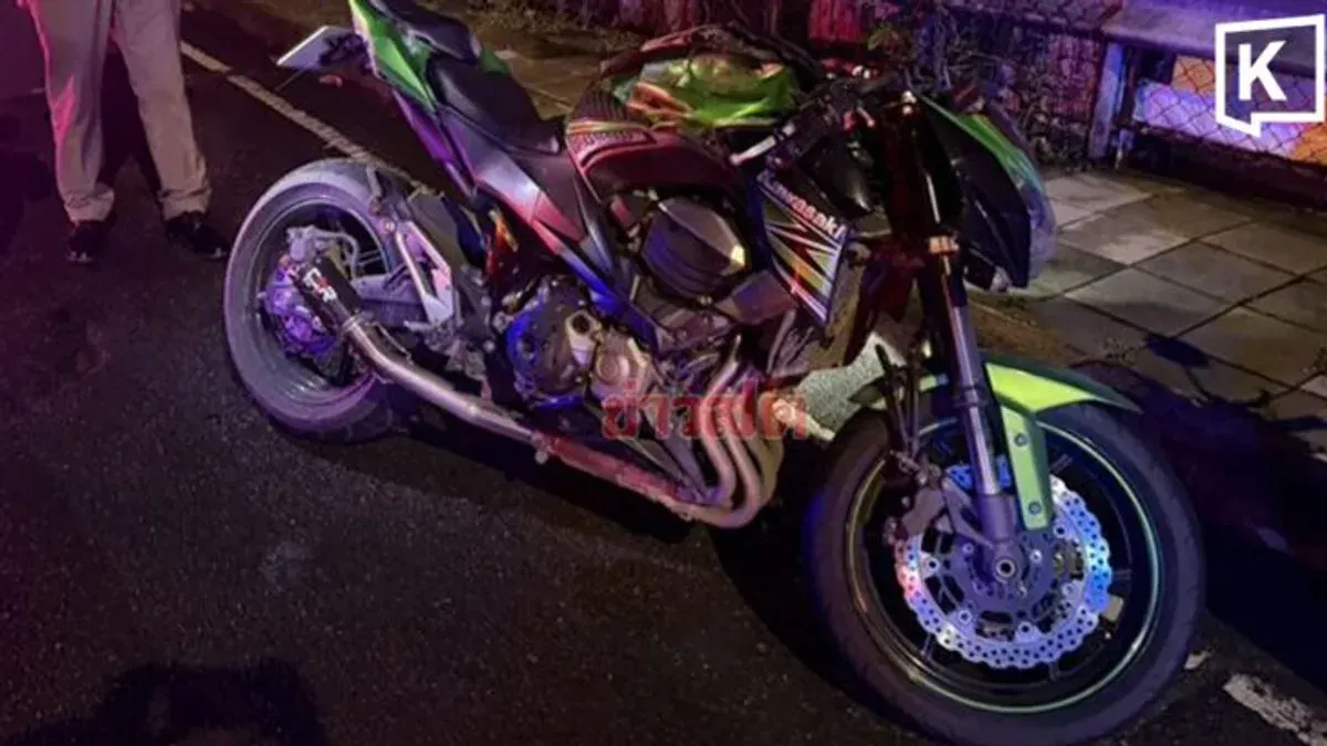 Motorcyclist Dies After Crashing on Bangkok Canal Bridge