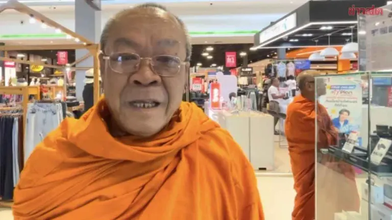 Buddhist Monks Travel Across Districts to Register for Thai Help Thai Plus Program, Unwilling to Miss Out on Benefits