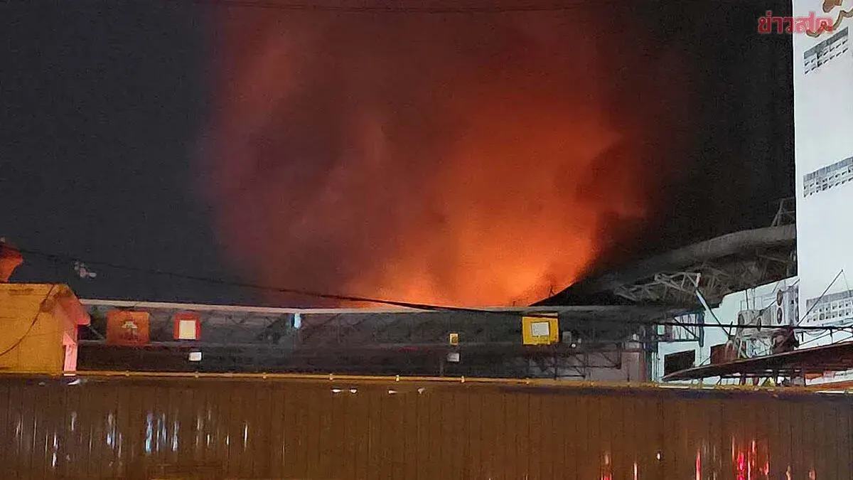 Fire Rages at Major Snack Factory in Samut Sakhon