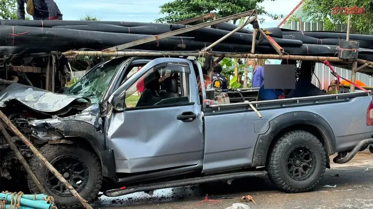 Pickup Truck Crashes Into Steel-Loaded Truck, Seven Injured