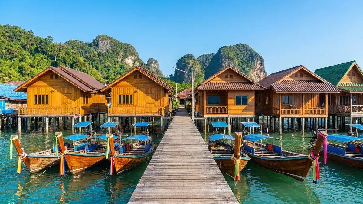 Who actually lives on Koh Lanta