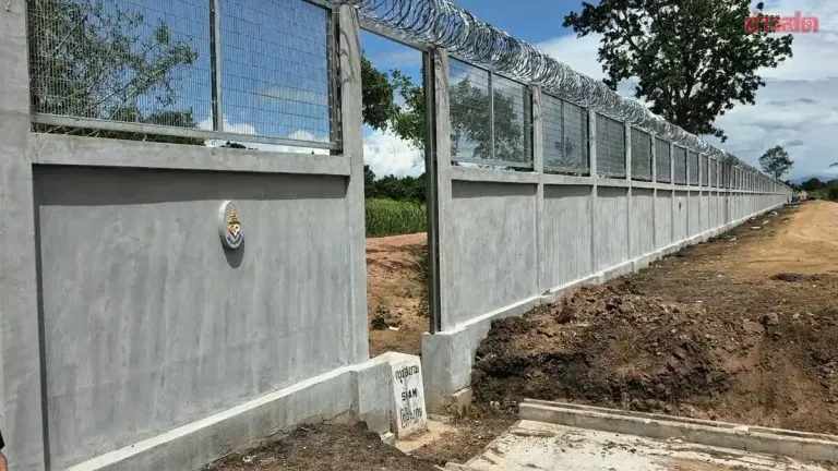 Thai Military Shows ASEAN Observers Border Fence With Cambodia