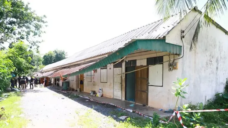 Ten Row Houses Collapse in Trang, Displacing 40 Residents